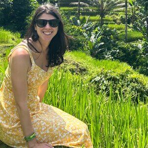 Meet your Posher, Hilary